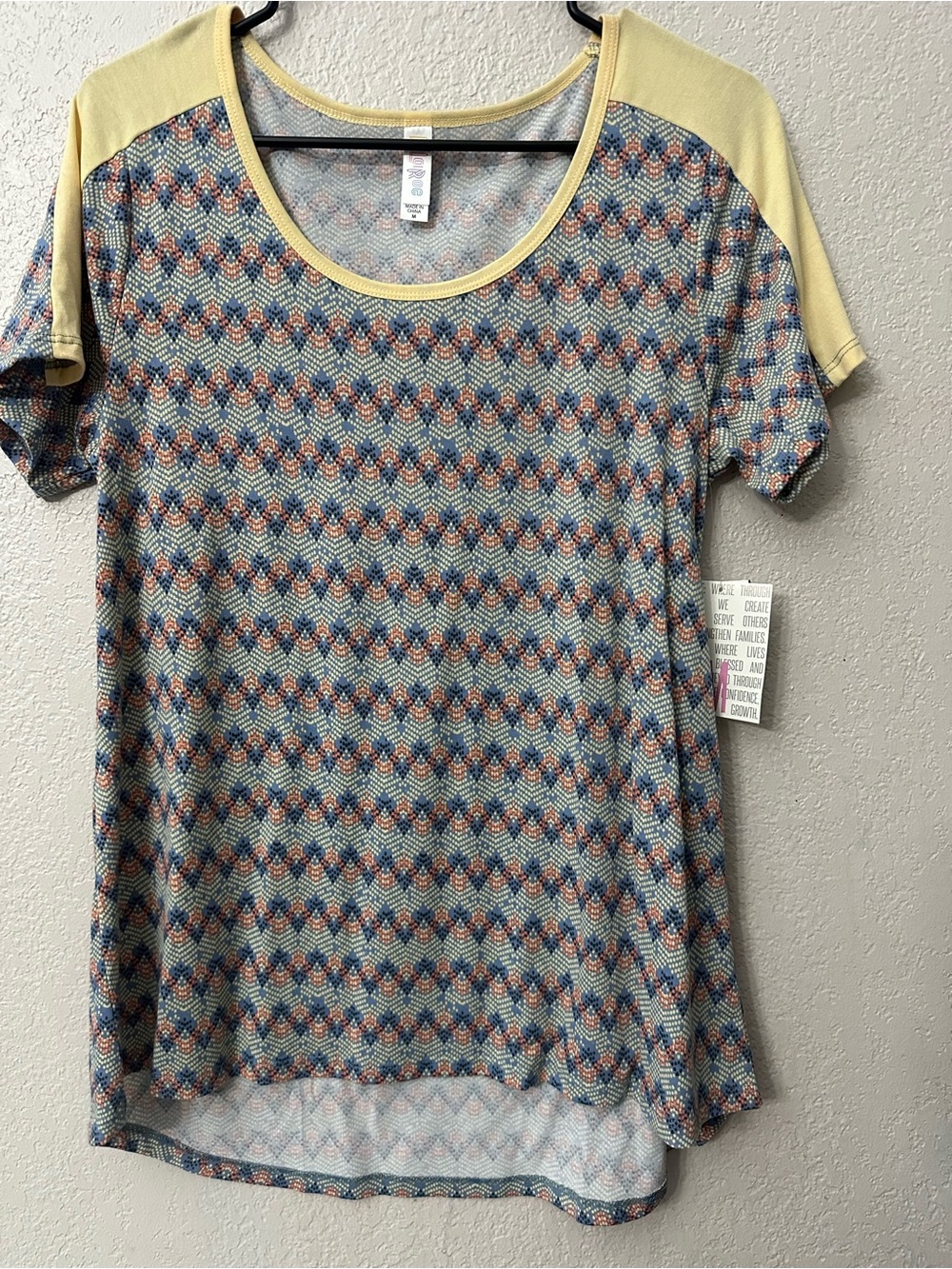 LuLaRoe Short Sleeve Scoop Neck Top in Yellow and Blue Multicolor Print